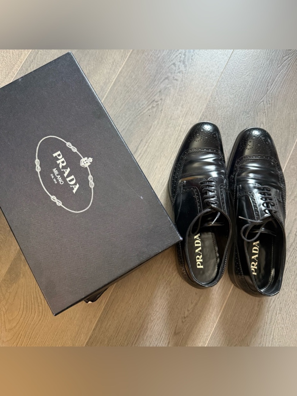 Men’s Prada lace up Spazzolato Oxford shoes (Sz 8.5)